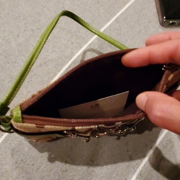 Coach signature brown leather wristlet - Picture 4 of 6